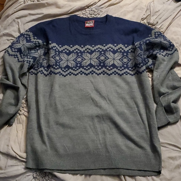 CUTE Christmas sweater. - Picture 2 of 6
